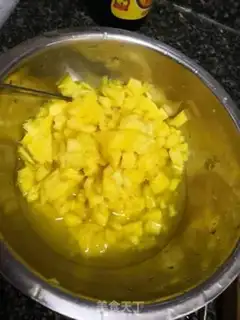 Make Pineapple rice step 0