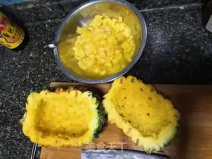 Make Pineapple rice step 1