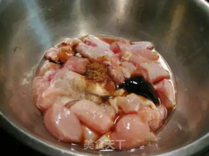 Make Three chickens on the red dates step 0