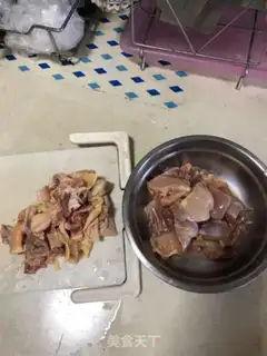 Make curry chicken plattered mushrooms step 1