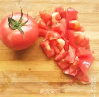 Make Sour-sweet tomato fried eggs step 1