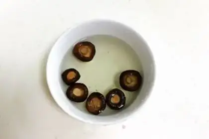 Make Weed mushrooms steam chicken legs step 1
