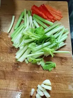 Make Four-season bean fried meat step 2