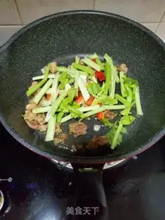 Make Four-season bean fried meat step 6