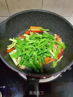 Make Four-season bean fried meat step 7