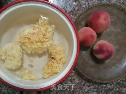 Make Peach silver ear soup step 0