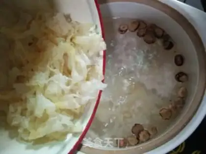 Make Peach silver ear soup step 2