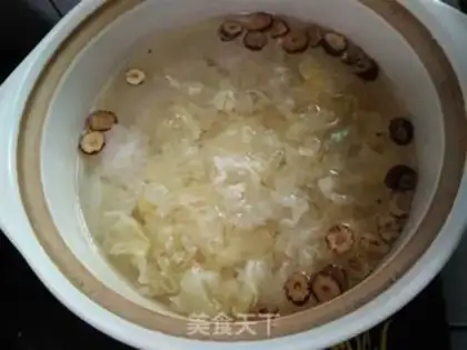 Make Peach silver ear soup step 3