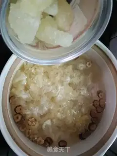 Make Peach silver ear soup step 4