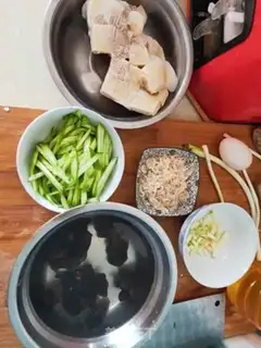 Make Quite a seafood soup step 0