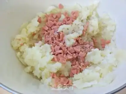 Make Meat and ham mashed potatoes step 4