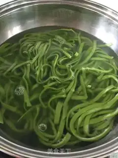 Make Handy spinach noodles step 12