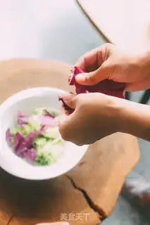 Make The sea cucumber salad step 1