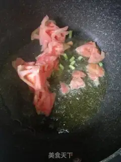 Make West Red Capricorn egg noodles step 1