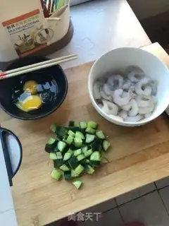 Make Shrimp cucumber fried eggs step 0
