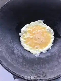 Make Shrimp cucumber fried eggs step 2