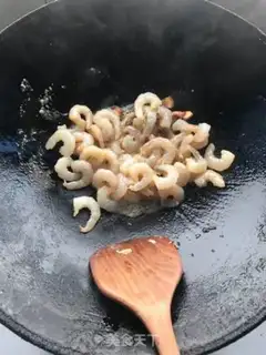 Make Shrimp cucumber fried eggs step 4