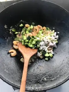 Make Shrimp cucumber fried eggs step 5