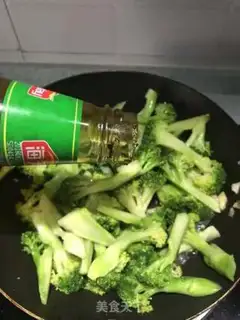 Make Garlic broccoli step 4