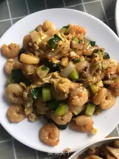 Make Shrimp cucumber fried eggs step 7