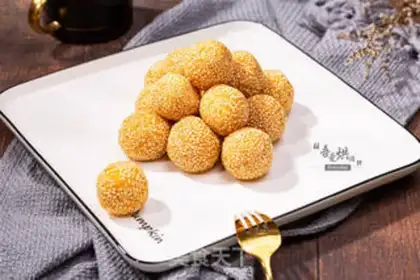 Make Pumpkin cheeseball step 9