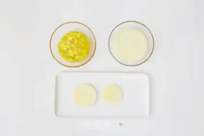 Make Pineapple cup step 1