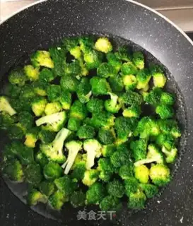 Make Ham sausage and broccoli step 1