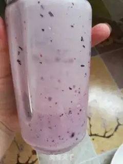 Make Blueberry milkshake step 3