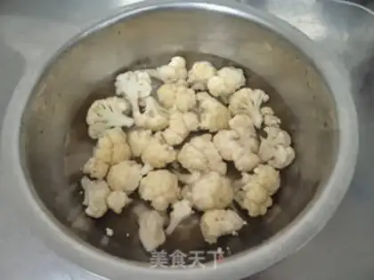 Make Scrambling eggs for tomatoes step 0