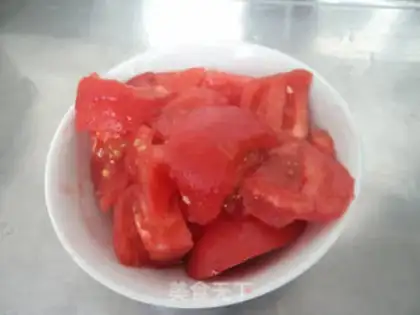 Make Scrambling eggs for tomatoes step 1