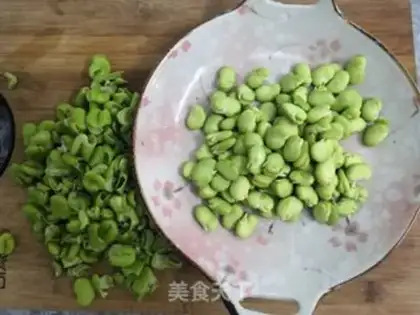 Make Bean petals and garlic step 2
