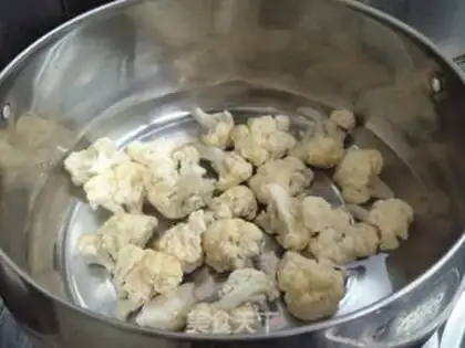 Make Scrambling eggs for tomatoes step 3