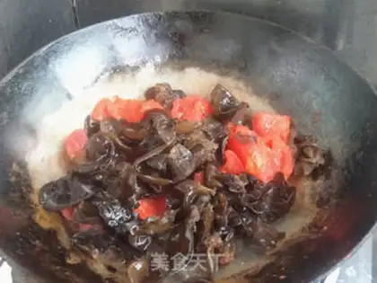 Make Scrambling eggs for tomatoes step 6