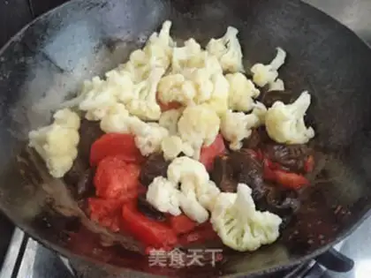 Make Scrambling eggs for tomatoes step 7