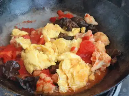 Make Scrambling eggs for tomatoes step 9
