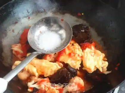 Make Scrambling eggs for tomatoes step 10