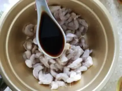 Make cucumber shrimp step 0