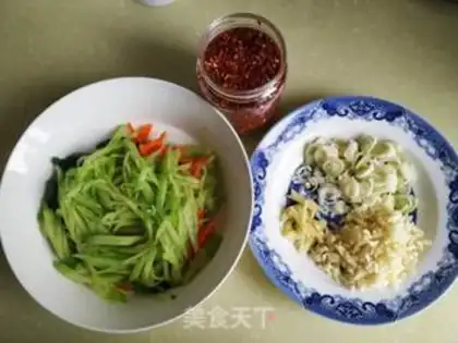 Make Oiled egg noodles step 18