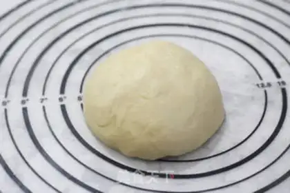 Make Pineapple pizza step 2
