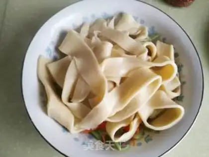 Make Oiled egg noodles step 25