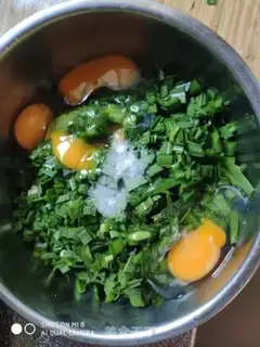 Make Scrambled eggs step 2