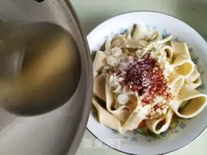 Make Oiled egg noodles step 29