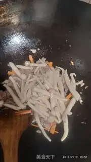Make Beef fried sea mushrooms step 4