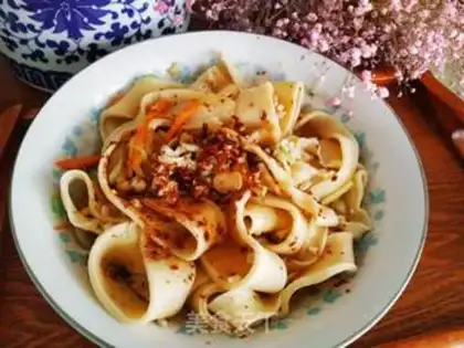 Make Oiled egg noodles step 32