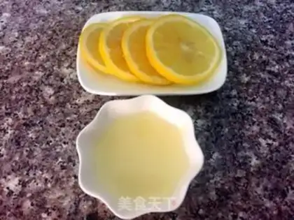 Make A bee of vanilla fruit step 1