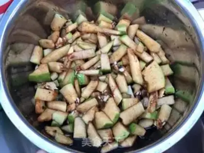 Make Summer drinks for melon tea step 1