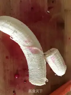 Make Grape banana fire dragon juice step 1