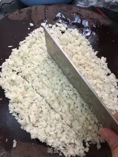 Make A meat dumpling step 3
