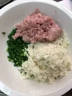 Make A meat dumpling step 4