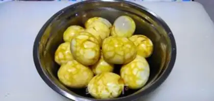 Make Cracked tea and eggs step 4